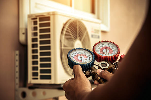 Professional Hvac technician working in Santa Rosa, TX